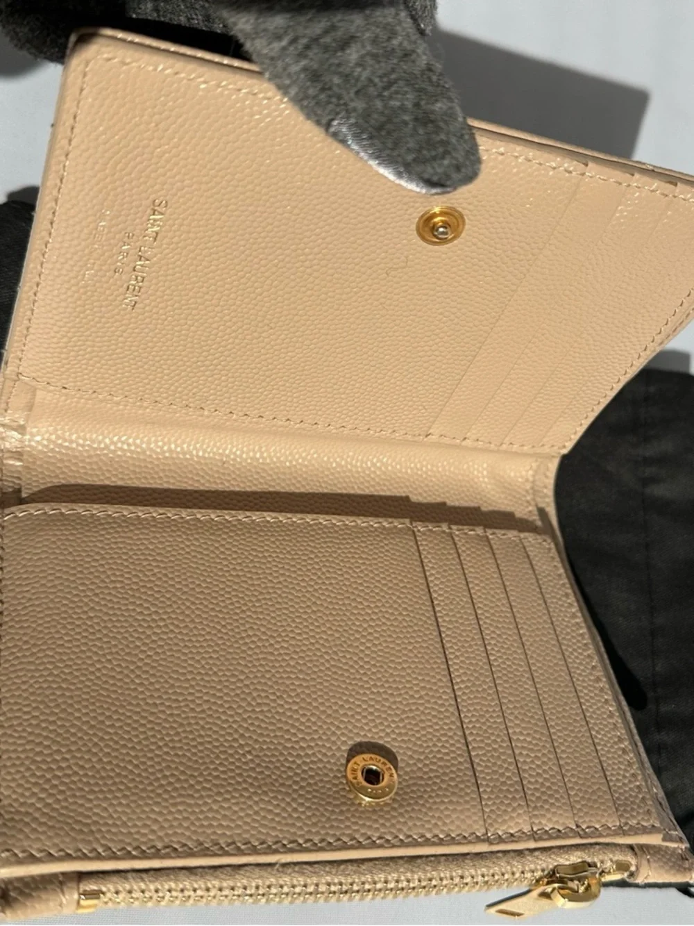 Saint Laurent Beige Compact Wallet - Picture 4 of 6